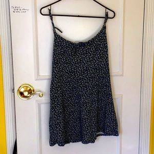 Green and white flowered short dress. Loose